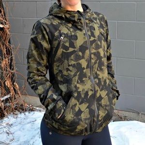 SOLDLululemon “Rise & Shine Jacket II” Mystic Jungle/Fatigue Size 6